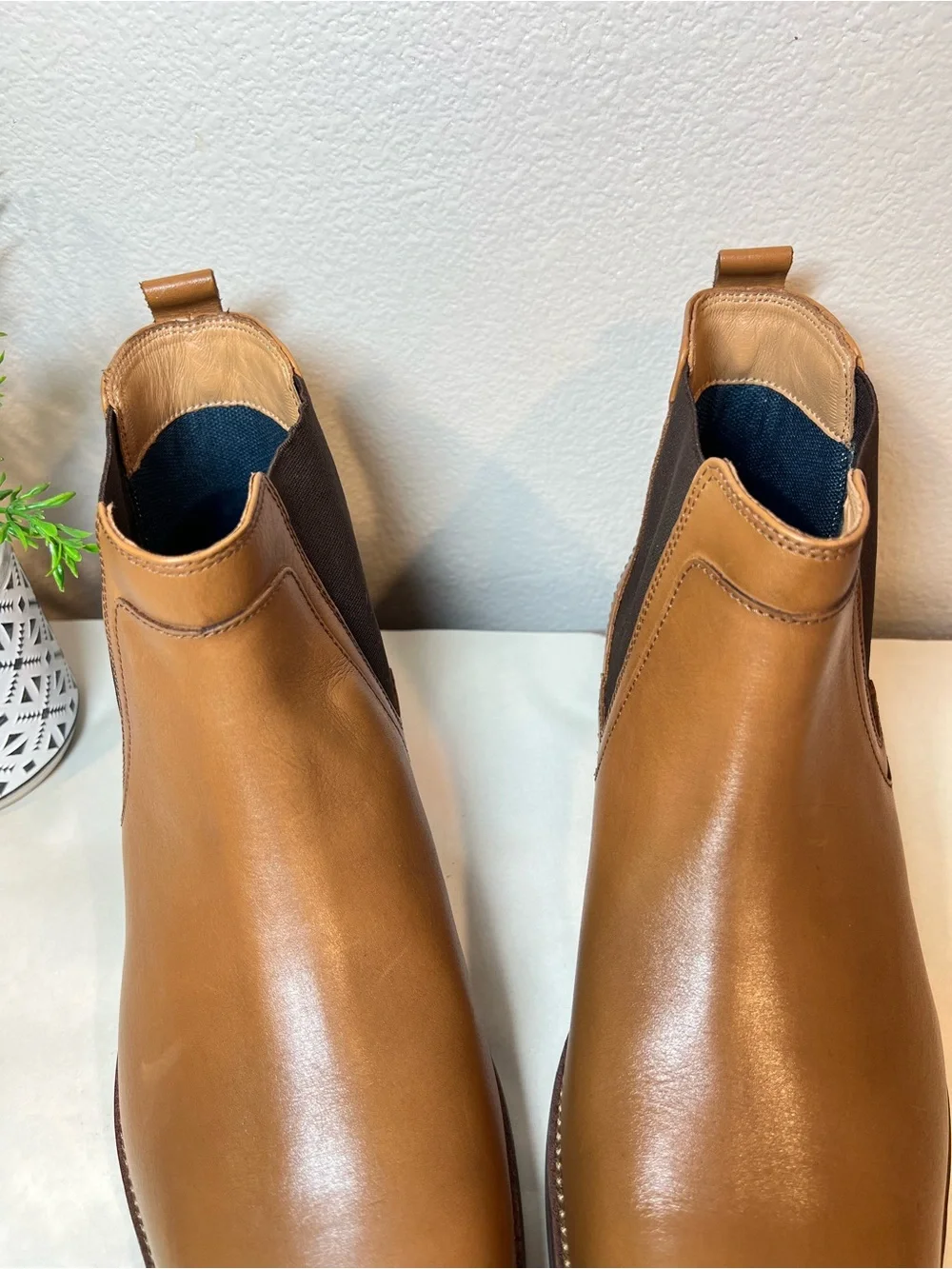 Johnston & Murphy sleek tan